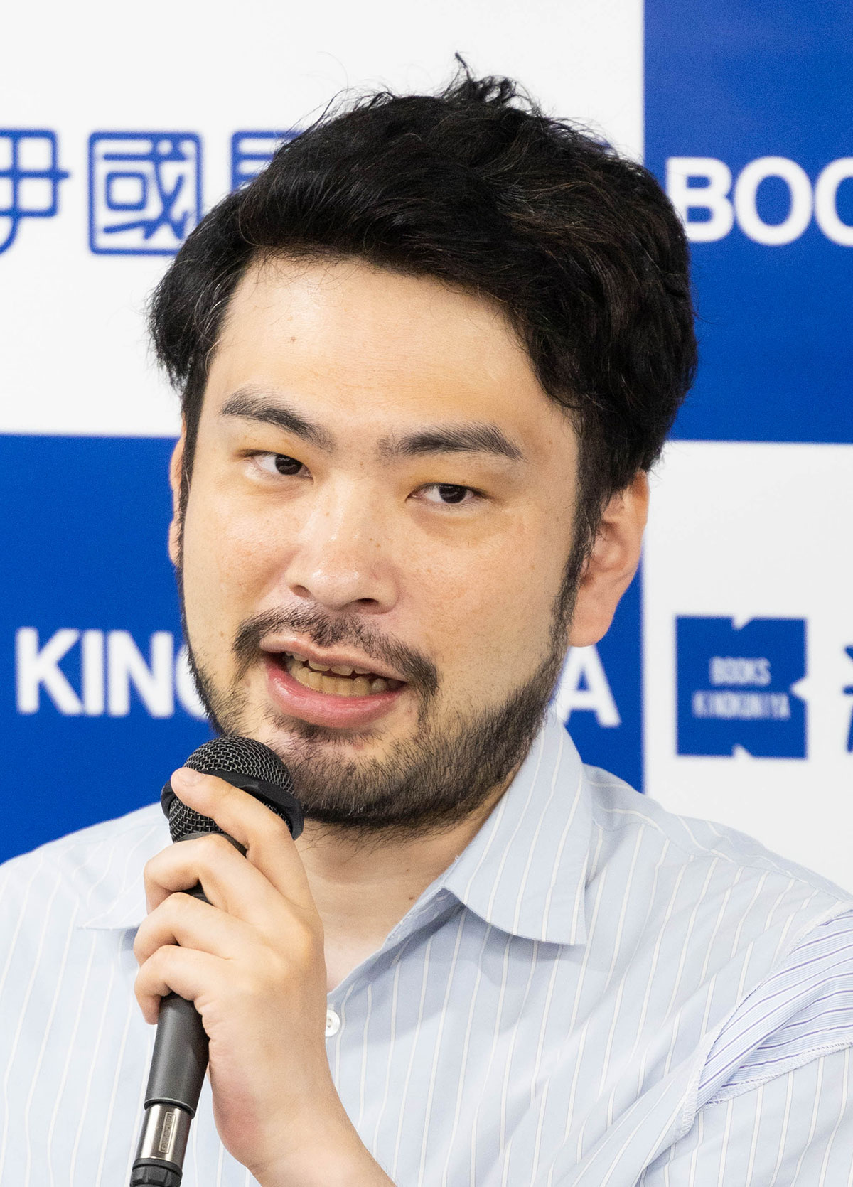 小川哲